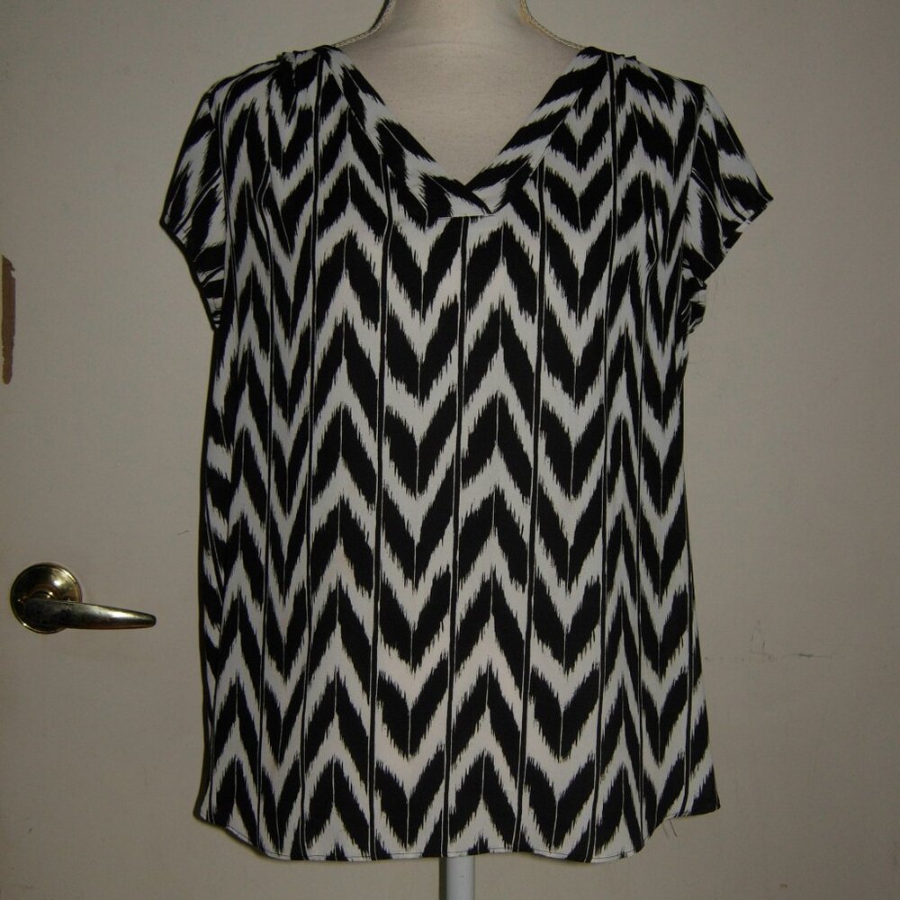Apt 9 Black White Top Petite L